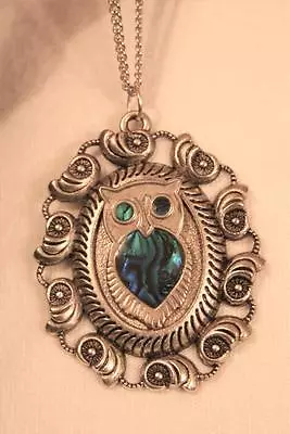 Swirl Seashells Rim Fiery Abalone Hoot Owl Figural Silvertone Pendant Necklace • $13.12