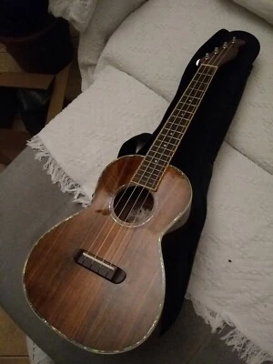 $85 • Buy Fender  NoHea Koa,  Tenor Ukulele - Barely Used, With Carrying Bag 