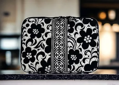 Vera Bradley White And Black Night & Day Pattern Quilted Laptop Sleeve 17  X 12  • $19.99