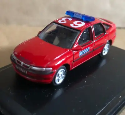 Oxford Die-cast OO/HO 76VV002 Vauxhall Vectra Met Police - Free P+P • £9.25