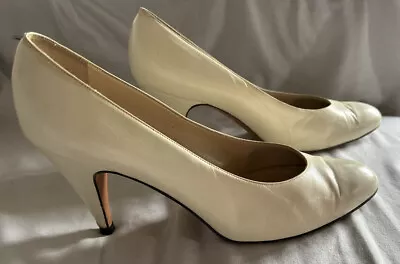 Salvatore Ferragamo Pumps Cream Leather As New Gorgeous Size 9.5 B Worn Once • $45