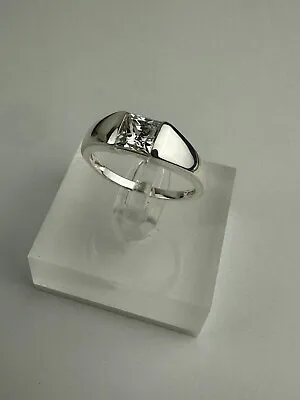 925. Solid Silver Clear Single Stoned  Ladies Ring Size UK T 1/2 Ship Worldwide • £33