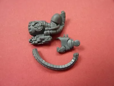 Ultramarine MARNEUS CALGAR SET - LEFT ULTRAMAR GAUNTLET - Bits 40K  • $5.60