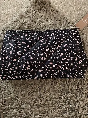 £8 • Buy BNWT Black Paint Stroke Pattern Accessorize Makeup/wash Bag Recycled Polyester