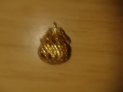 Vintage Small Decorative Semi Acorn Shaped Gold Tone Miniature Pendant. (C39) • £2.49