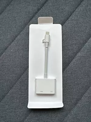 Apple MD826ZMA Lightning To HDMI Adaptor - White • £19.52