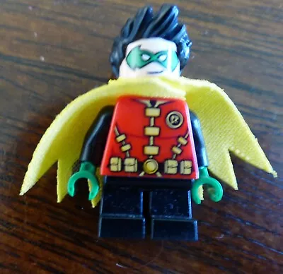 LEGO Marvel Super Heroes Robin Minifigure Green Mask Yellow Cape  #164 • $9.97