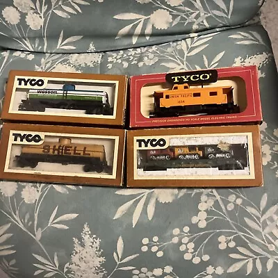 Tyco Lot Of 4 Trains 8 Wheel Caboose Santa Fe Hopper Car Reading Skid Flat HO • $12.99