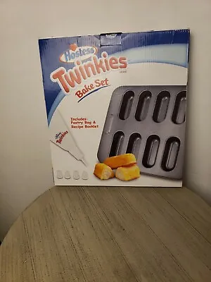 Hostess Twinkies Bake Set W/Pastry Bag Tips & Recipe Booklet For Twinkie Cakes  • $10.90