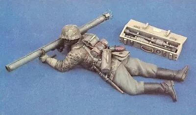 Verlinden 120mm (1/16) German Tank Hunter W/Gas Mask And Panzerschreck WWII 824 • $108.21