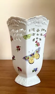 🎁VTG Footed Meissen STYLE Flowers & Butterflies Perforated Porcelain Vase 🇯🇵 • $22.99