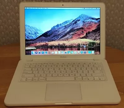 Apple MacBook - 13.3in. White (Late 2009) • £40