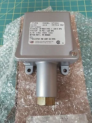 United Electric Controls H100-218 Vacuum Switch 30  Hg To 0 PSI 1/4  NPT Inlet • $75