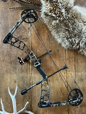 Mission By Mathews Switch Compound Bow- LOADED And Ready To Hunt!!! • $450
