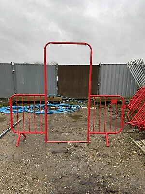 £20 • Buy Used Walkthrough Site Crowd Safety Pedestrian Fencing Barriers Shops Building