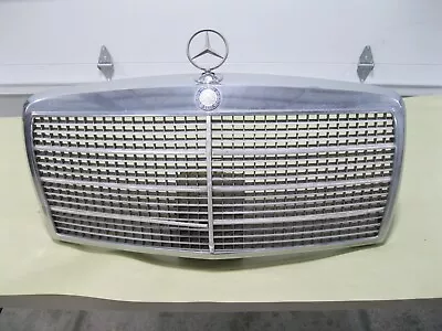 Mercedes Benz W126 Front Hood Grille • $145