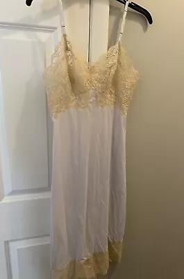 Vintage Vanity Fair Tricot White Cream Full Slip Lace Bodice Hem Ladies 34 M 8 • $32.95