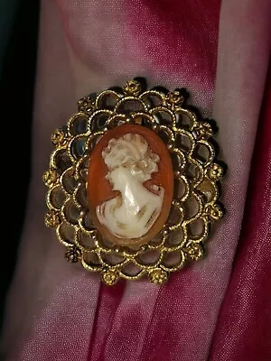 Sarah Cov GB Vintage Brooch Cameo Portrait Elaborate Gold Tone Elaborate Frame. • £7.99