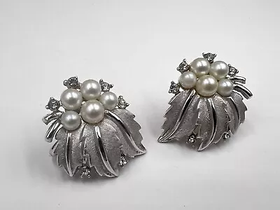 Vintage CROWN TRIFARI Silver Tone Faux Pearl Leaf Boutique Clip On Earrings • $9.99