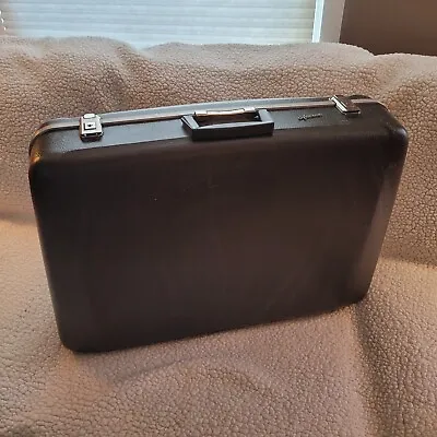 Vintage AeroPAK Suitcase 24x17x6 • $20.95