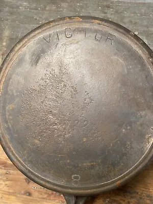 Early 1900’s Victor 722 #8 Cast Iron Skillet Original Pre Griswold • $125