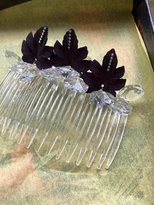 £4 • Buy Daisy Chain Hair Comb