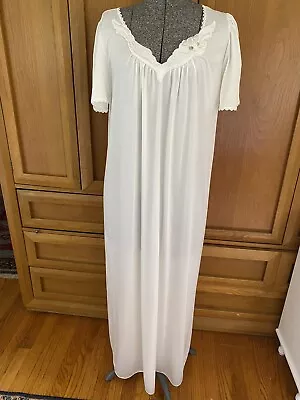 Vintage Lorraine Quality Lingerie Nightgown Ivory Floral Appliqué Sz L USA • $14.99