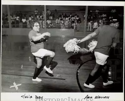 1980 Press Photo Julia Doby Ann Wallace Cheering At 2nd Ward High Reunion NC • $16.88