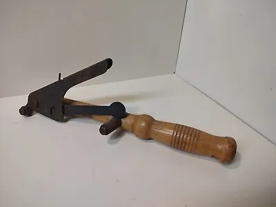 Vintage Hand Held Skeet Trap Clay Bird Pigeon Thrower J2 • $18.99