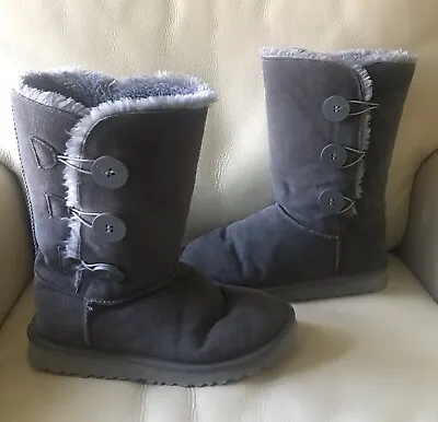 UGG Boots Bailey Button Triplet Shearling Gray Sheepskin Womens Size W6 • $25