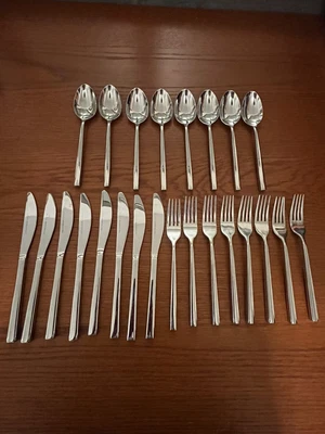 $249.99 • Buy Pottery Barn Luna Stainless Steel 24 Pc. Flatware Set- Read