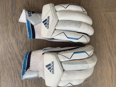£5 • Buy Adidas Cricket Batting Gloves - Libro 5.0. Junior Size