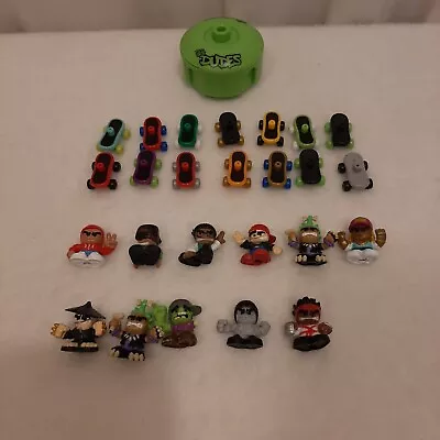 Tech Deck Dudes Mini Figures Lot Of 25 11 Figures 14 Skateboards 1 Green Case • $29.99