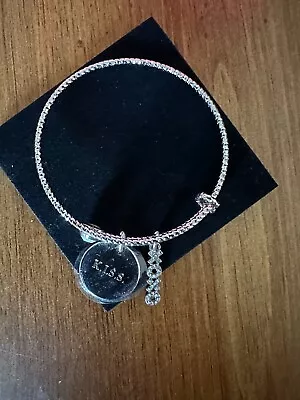 Mary Kay Fashion Jewelry Bracelet - Kiss With Charms • $8.50