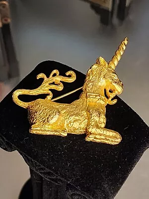 MMA Unicorn Pin Brooch Metropolitan Museum Of Art Gold Plate Collectible  • $75