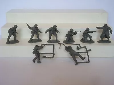 Conte WW II / Longest Day / 8 German / Waffen SS Infantry From HTF Sets 3 & 4 • $37.99