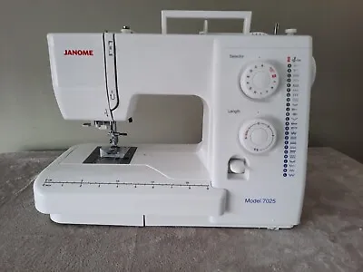 Janome 7025 Beginner Sewing Machine - White  • £220
