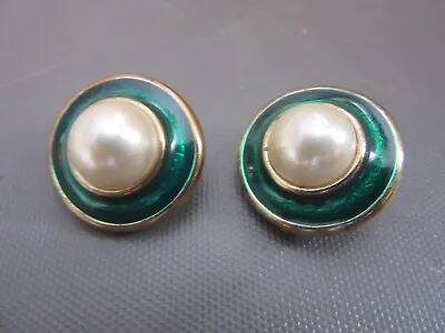 Cabouchon: Vintage 1980's Clip On Earrings - Green / Pearl • £6.99