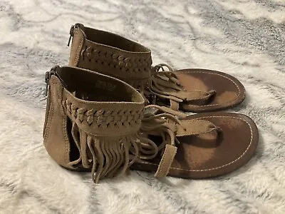 Minnetonka Fringe Taupe Suede Gladiator Sandals Size 8 EUC • $34.99