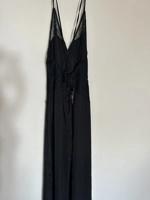 $40 • Buy Black Strap Dress With Lace Forever New Size 14 RRP $139