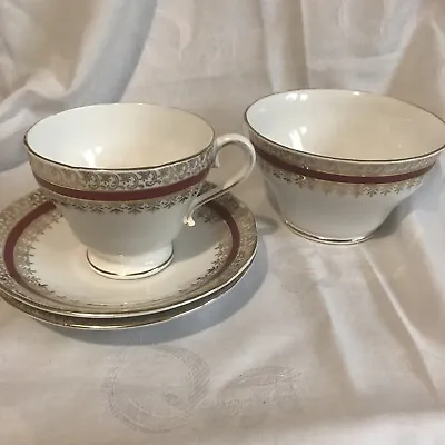 Salisbury Sarum Bone China Cup And Saucers Sugar Bowl Red/Gold • £8