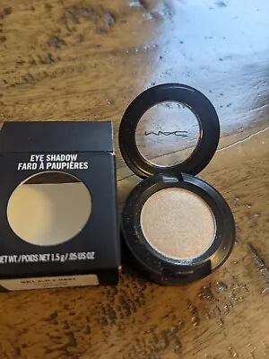 £22.99 • Buy BRAND NEW In Box Mac Eyeshadow- DUST OFF. LIMITED EDITION. RARE. GOLD. FROST