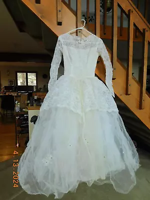 Vintage Lace & Satin White Wedding Dress - Vintage Size 10 • $35