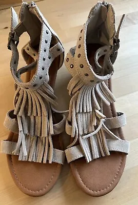 Minnetonka Ash Brown Suede Leather Gladiator Fringe Sandals Size 9 • $21