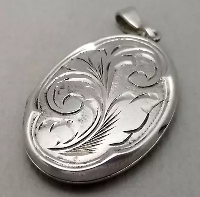 Vintage STYLIC Sterling Silver Oval Picture Photo Locket Pendant - 4.5g • $31.09