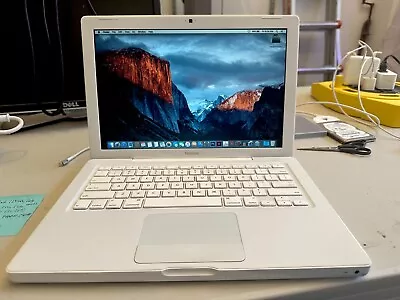 MacBook 13 Inch Laptop (early 2009) Intel Core 2 Duo 2Ghz/ 4GB Ram/ 160 GB HD • $129