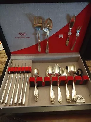 1847 Rogers Bros. Daffodil Silverplate Flatware - 44 Pcs. - Ca 1941.  • $155.99