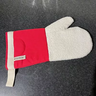 Le Creuset Oven Mitt - Red And White • £12.95