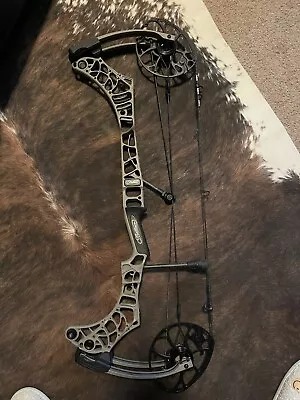 Mathews Phase 4 29 Right Hand 70lbs • $900