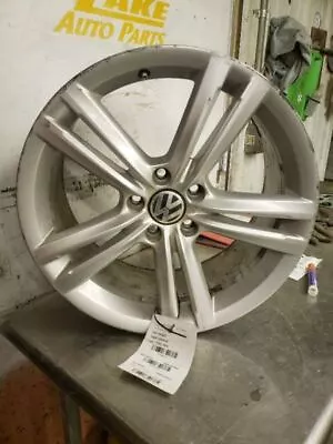Aluminum Wheel 18x8 5 Double Spoke Fits 12-15 PASSAT 1098128 • $50